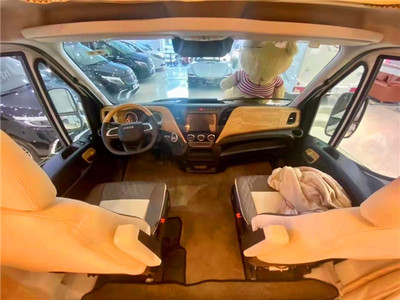 铂驰帕亚尼进口依维柯房车 移动的豪华行宫，报价与“脚手架”式定制解析